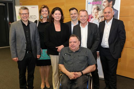 Im Bild v. l.: Roman Pöschl, Eva Höltl, Karin
Risser, Herbert Pichler, Andreas Schröck, Manfred Polzer, Thomas
Keck