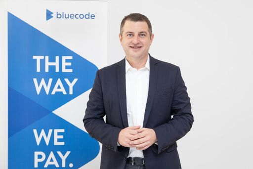 Vorschau Bild von Christian Pirkner, CEO der Blue Code International
AG, stellt die digitale Mehrwertplattform Bluecode Rewards vor