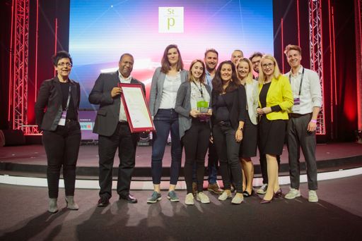 Vorschau Bild von Verleihung des Staatspreises Digitalisierung in der Kategorie
"Digitale Produkte und Lösungen" an HYDROGRID GmbH für "Hydrogrid".