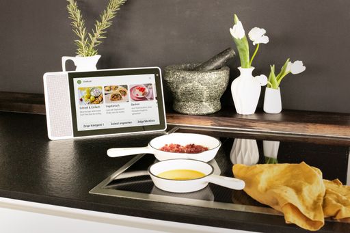 Chefkoch Smart Display. Um die Nutzer noch digitaler beim
Kochprozess zu unterstützen, gibt es Chefkoch ab sofort als Voice
Assistant für Smart Displays. Weiterer Text über ots und
www.presseportal.de/nr/111439 / Die Verwendung dieses Bildes ist für
redaktionelle Zwecke honorarfrei. Veröffentlichung bitte unter
Quellenangabe: "obs/Gruner+Jahr, CHEFKOCH.de"