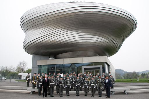Vorschau Bild von Auch die Oberösterreichische Militärmusikkapelle begrüßte den
neuen Honorarkonsul der Russischen Föderation.