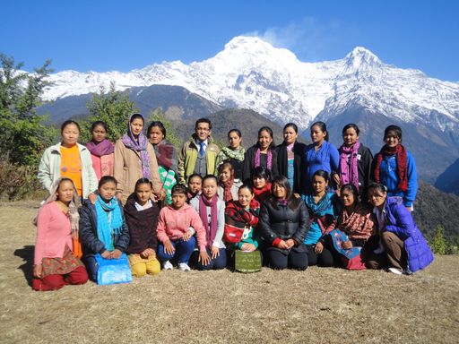  Tshering Lama Sherpa im Kreis seines Teams