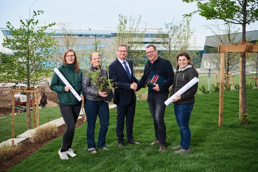 Vorschau Bild von Gemeinsam mit der BOKU Wien initiiert die Therme
Wien einen Studierendenwettbewerb für den Thermengarten.