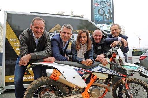 Vorschau Bild von Die Teilnehmer der Erzbergrodeo XX5 Pressekonferenz, 11.04.2019,
Cafe Landtmann Wien