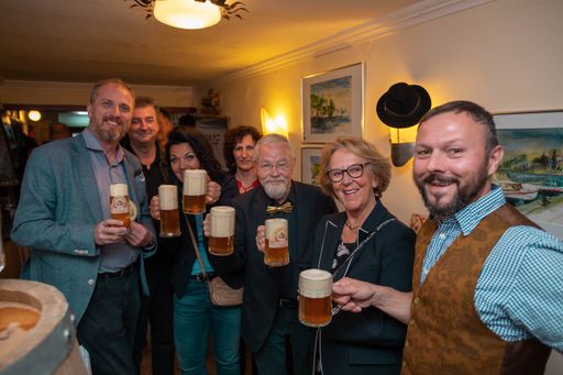  Vernissage Martin Wolfsgruber, Bieranstich der
"Privatbrauerei Hoangarten"