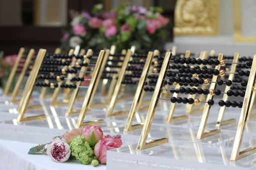 Die vom Künstler Wolfgang Hufnagl gestaltete
Auszeichnung „Abakus“ wird bei der Gala Anfang Mai in den Wiener
Sofiensälen bereits zum fünften Mal an die Steuerberater des Jahres
vergeben.