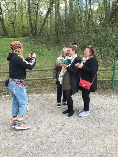 Vorschau Bild von Laut Tierschutzgesetz ist das Einfärben von Vögeln
illegal
