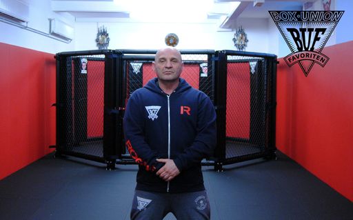 Alfred Marek, Präsident der Boxunion Favoriten, in
der neuen Mixed Martial Arts Halle.