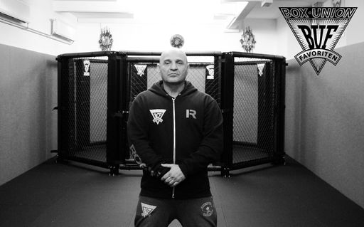 Vorschau Bild von Alfred Marek, Präsident der Boxunion Favoriten, in
der neuen Mixed Martial Arts Halle.