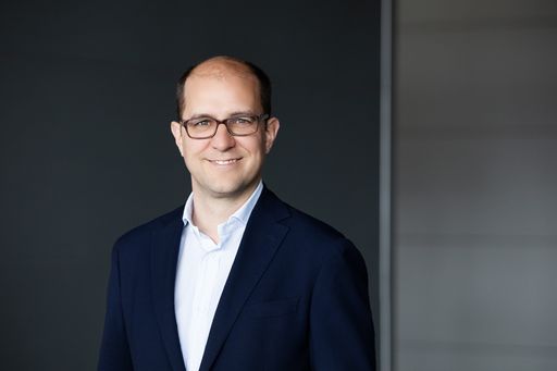  Peter Schiefer neuer Unternehmenssprecher und Head
of Corporate Communications & Responsibility von T-Mobile Austria