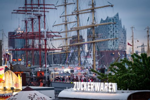 Landgang beim Hafengeburtstag Hamburg. Weiterer Text über ots und
www.presseportal.de/nr/12520 / Die Verwendung dieses Bildes ist für
redaktionelle Zwecke honorarfrei. Veröffentlichung bitte unter
Quellenangabe: "obs/Hamburg Messe und Congress GmbH/HMC/Romanus
Fuhrmann"