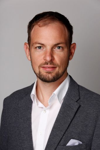 „Ich bin einfach ein Fan der Idee, dass sich
Landwirte zusammentun, gemeinsam Kosten sparen, sich gegenseitig
helfen und dass zusätzlich neue Arbeitsplätze am Land entstehen“,
ist der neue Leiter Personalmanagement auch nach 20 Jahren von
seinem Arbeitgeber begeistert.