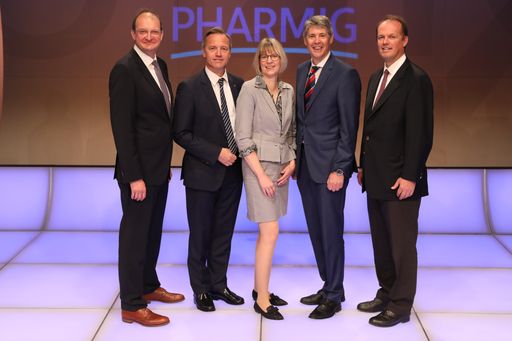 Im Bild v.l.n.r.: Pharmig-Generalsekretär Mag.
Alexander Herzog, Pharmig-Vizepräsident Prof. Dr. Robin Rumler
(Pfizer Corporation Austria GesmbH), Pharmig-Vizepräsidentin MMag.
Dr. Astrid Müller, MBA (Biogen Austria GmbH), Pharmig-Präsident
Mag. Martin Munte (Amgen GmbH), Pharmig-Vizepräsident Philipp von
Lattorff, MBA (Boehringer Ingelheim RCV GmbH & CO KG)