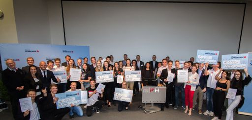 Maturaprojekt-Wettbewerb 2019: Vielfältig waren die
Ideen des 14. österreichweiten Maturaprojekt-Wettbewerbs der FH
Kärnten unter der Schirmherrschaft von Bildungsdirektor Robert
Klinglmair. Prämiert wurden die drei besten Ideen in den Kategorien
Gesundheit, Technik und Wirtschaft am 26. April 2019 auf dem
FH-Campus Villach. Die drei Gewinnerteams aus Kärnten,
Niederösterreich und Oberösterreich freuten sich über je 1.000 Euro
Preisgeld.