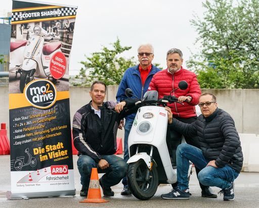 v.l.n.r. mo2drive-Geschäftsführer Thomas
Strohmaier, ARBÖ-Wien-Präsident Fritz Beidler,
ARBÖ-Wien-Landesgeschäftsführer Günther Schweizer,
mo2drive-Geschäftsführer Viktor Malinowski