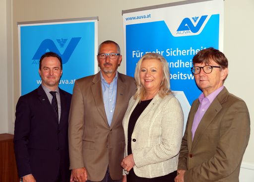 Personen (v.l.n.r.): Mag. Alexander Bernart
(Direktor AUVA-Landesstelle Wien), Thomas Gerstbauer (Vorsitzender
AUVA-Landesstelle Wien), KommR Dagmar Förster (stellvertretende
Vorsitzende AUVA-Landesstelle Wien), Mag. Reinhard Minixhofer
(Direktor-Stv. AUVA-Landesstelle Wien)