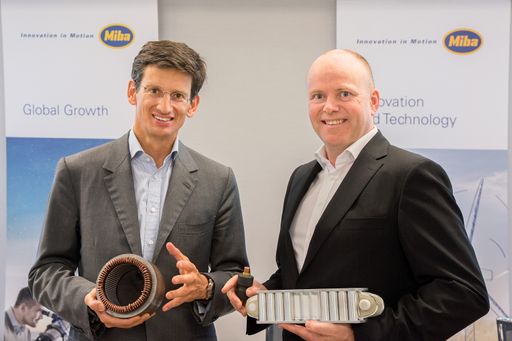 Vorschau Bild von CEO F. Peter Mitterbauer und CFO Markus Hofer mit
Miba Technologien für eMobility