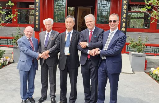 WKW Vizepräsident Anton Ofner (2.v.r.) mit Vladimir
Platonov (Moskau), Didier Kling (Paris), Zhang Yongming (Peking) und
Tobias Weber (Berlin) (v.l.).