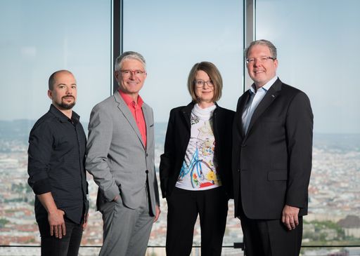  von rechts nach links: Erik Kastner
(Geschäftsführer) Birgit Pertlwieser, Michael Tenhalter, Heiko
Lorenz (Agenturleiter)