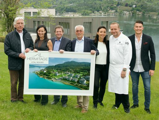  Die Gesellschafter des Hermitage Vital Resorts:
Kleis den Haan, Sandra Grubinger, Roland Reif, Hermann Unterkofler
und Moritz Unterkofler mit Starkoch Hubert Wallner und Frau Kerstin
(im Bild 2.u.3.v.r.)