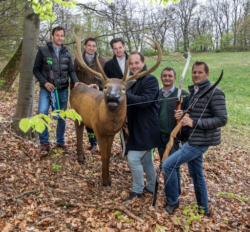 Vorschau Bild von Im Parcours bei einem 3D-Hindernis, 3D-Bogensportpark am
Kahlenberg