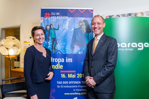 Vorschau Bild von Teilnehmer am Pressegespräch zum Start der Kampagne
„Europa in meiner Region“ - 5,2 Mrd. Euro aus EU-Töpfen fließt in
österreichische Projekte – Erfolgsbilanzen im Burgenland und in
Vorarlberg. Das Gespräch fand bei gabarage - upcycling design statt.