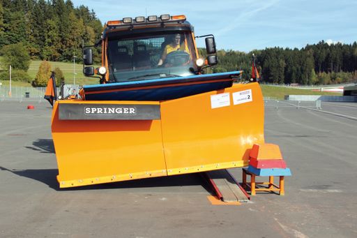  Am 15. & 16. Mai 2019 fahren in Wels die besten
Schneepflugfahrer Oberösterreichs und des Österreichischen
Städtebundes gegeneinander.