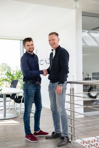 adcada GmbH Geschäftsführer Benjamin Kühn mit adcada.immo GmbH
Geschäftsführer André Dieckmann im ADCADA Park in Rostock-Bentwisch.
Weiterer Text über ots und www.presseportal.de/nr/130968 / Die
Verwendung dieses Bildes ist für redaktionelle Zwecke honorarfrei.
Veröffentlichung bitte unter Quellenangabe: "obs/adcada GmbH"