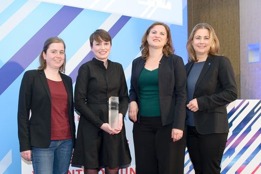 Im Bild v.l.n.r.: Caroline Kerschbaumer (ZARA),
Sigi Maurer, Sandra Konstatzky (Gleichbehandlungsanwaltschaft),
Julia Wippersberg (PRVA-Präsidentin)