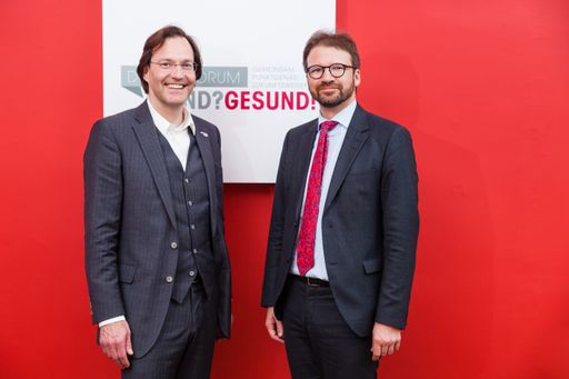  Foto v.l.: Mag. Philipp Lindinger und ao.
Univ.-Prof. Dr. Herwig Ostermann