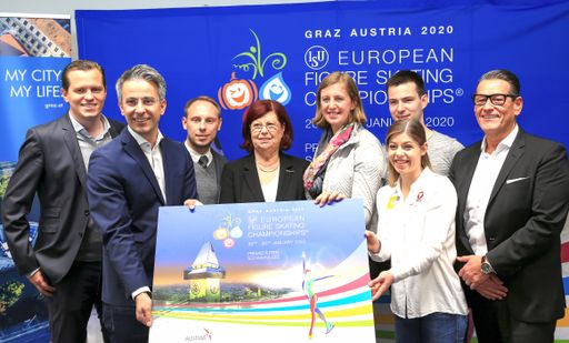 Vorschau Bild von GRAZ,AUSTRIA,10.MAY.19 - FIGURE SKATING - European
Figure Skating Championships 2020, preview, OEEKV press conference.
Image shows sports councilor Kurt Hohensinner (Graz), Wieland
Lueders (ISU), president Christiane Moerth (Skate Austria), member
of provincial gouvernment of tourism Barbara Eibinger Miedl
(Styria), Severin Kiefer (AUT), Miriam Ziegler (AUT) and Klaus
Leutgeb. Photo: GEPA pictures/ Mario Buehner