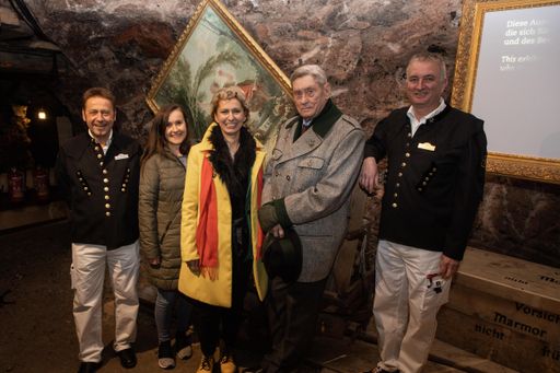  Eröffnung der Ausstellung "Das Glück der Kunst" in
den Salzwelten Altaussee Foto: Mike Vogl - VOGL-PERSPEKTIVE.AT -
10.5.2019 Kurt Thomanek (CTO Salinen Austria AG), Labg. Michaela
Grubesa, Ausstellungskuratorin Michaela Fuchs, Dr. Hannes Androsch
und Kurt Reiter (Design. GF Salzwelten)