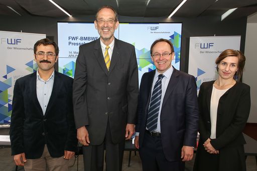 https://www.apa-fotoservice.at/galerie/18287
Pressekonferenz des BMBWF und des FWF (v.l.n.r.): Muammer Ücal
(Koordinator FWF-Zukunftskolleg), Wissenschaftsminister Heinz
Faßmann, FWF-Präsident Klement Tockner, Alice Vadrot
(FWF-Schrödinger-Stipendiatin, ERC Starting Grantee)