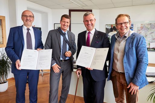v.l.n.r: Dr. Wolfgang Hanreich, Dr. Andreas Hopf, BM Norbert
Hofer, Dr. Gerd Krämer