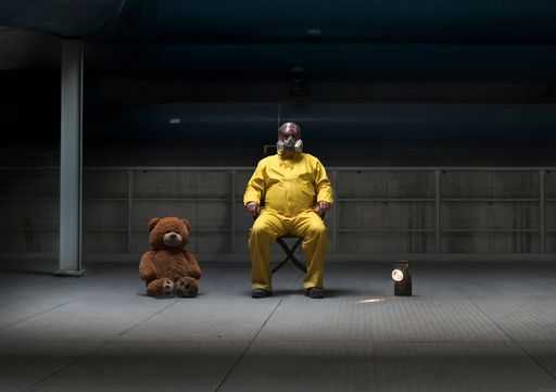 Vorschau Bild von Wien (OTS) - Von 23. bis 29. Mai 2019 findet die
13. Ausgabe der ethnocineca – International Documentary Film
Festival Vienna im Wiener Votiv Kino und Kino De France statt. 59
Lang- und Kurzfilme, darunter 7 Weltpremieren und 30
Österreichpremieren, werden zum Festivalschwerpunkt AT RISK gezeigt.
Ein umfangreiches Rahmen- und Vermittlungsprogramm in Form von
Keynote, Masterclass und Diskussionen ermöglicht eine vertiefende
Auseinandersetzung mit den Filmen gemeinsam mit rund 45
internationalen Gästen aus Wissenschaft und Film.