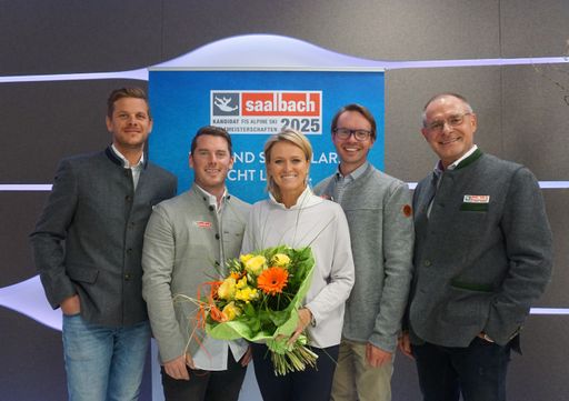  vlnr: Hannes Schwabl (GF Saalbacher Bergbahnen),
Heinz Fuchs (Obmann TVB Saalbach Hinterglemm), Alexandra
Meissnitzer, Martin Enn (Obmann Stv. TVB Saalbach Hinterglemm, Peter
Mitterer (GF Hinterglemmer Bergbahnen)