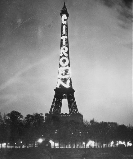 Von 1925 bis 1934 war der Eiffelturm in Paris mit
250.000 Glühbirnen bestückt. 100 JAHRE CITROËN