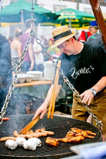Vorschau Bild von Das Altstadtfest Kaiviertel findet 2019 wieder von
31. Mai bis 1. Juni in der Salzburger Altstadt statt.