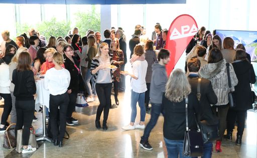 Vorschau Bild von Expertentalk zu visueller Kommunikationsstrategie
in Salzburg, Get-together im Foyer