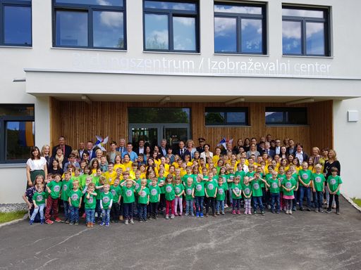 Mit dem Bildungszentrum Ludmannsdorf/ Bilčovs ist
ein Projekt aus dem Programm „Mustersanierung“ des Klima- und
Energiefonds in Kooperation mit dem Bundesministerium für
Nachhaltigkeit und Tourismus (BMNT) nun fertiggestellt worden.