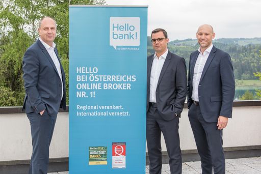  Robert Ulm, CEO Hello bank!, Markus Niederreiner,
stellvertretender CEO Hello bank!, und Walter Larionows, Head of
Sales & Customer Relations Hello bank!, (v. l. n. r.) beim 16.
B2B-Kongress der Hello bank! am Fuschlsee.