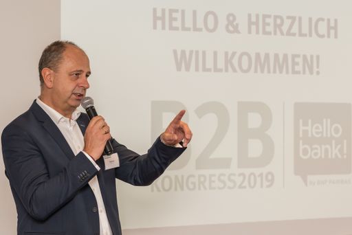 Vorschau Bild von Robert Ulm, CEO Hello bank!, eröffnete den
B2B-Kongress am Fuschlsee. Neben spannenden Vorträgen über globale
Megatrends bis hin zu Multi Asset Lösungen, war beim sportlichen
Rahmenprogramm Gelegenheit zum Netzwerken.
