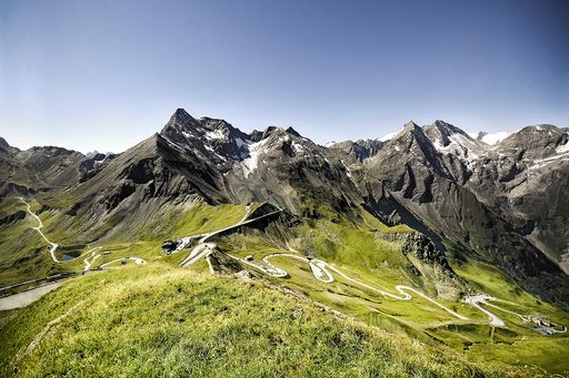  Blick von der Edelweiss-Spitze (2.571 m) auf 30
Dreitausender