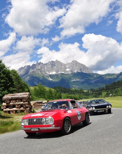 Vorschau Bild von 32. Kitzbüheler Alpenrallye - die schönsten
Automobilklassiker auf den schönsten Alpenstraßen - wie hier vor der
Prachtkulisse des Wilden Kaisers.