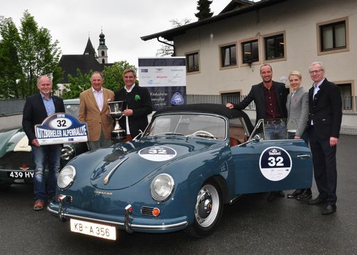 Vorschau Bild von Präsentation der 32. Kitzbüheler Alpenrallye: von
links: Rennleiter Armin Schwarz, Dr. Clemens Winkler
(Alpenrallye-Organisationskomitee), OK-Chef Markus Christ, Mike
Mayr-Reisch (AR-OK), Dr. Viktoria Veider-Walser (Direktorin
Kitzbühel Tourismus), Rupert Mayr-Reisch (AR-OK).