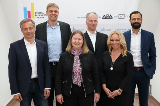 https://www.apa-fotoservice.at/galerie/16205 Im Bild v.l.n.r.:
Christian Minarovits (IBM Österreich), Stefan Schulte (TU Wien),
Gabriele Bolek-Fügl (BDO Austria), Harald Gold (DXC Technology),
Sylvia Graf (ORF, Moderation) und Kai Siefert (Wien Energie)