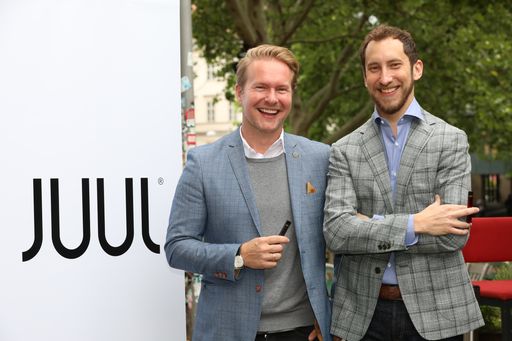  https://www.apa-fotoservice.at/galerie/18659 Im Bild v.l.n.r.:
Udo Unterberger (Country Manager JUUL Labs Österreich), James
Monsees (JUUL Labs Co-Founder & Chief Product Officer (San
Francisco)