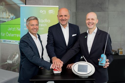 Michael Wagenhofer (GF ORS Group), Wolfgang Struber
(Vorsitzender Digitalradio Österreich), Matthias Gerwinat (GF
Digitalradio Österreich)
