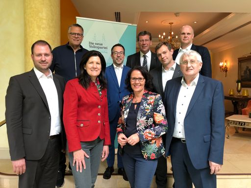 Die ÖVP-Klubobleute der Bundesländer bei ihrer
heutigen Tagung am Wörthersee