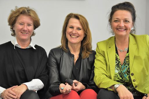 Vorschau Bild von v.l. Artdirektorin Sigrid Raditschnig,
Chefredakteurin Michaela Ernst, Herausgeberin Carina Felzmann